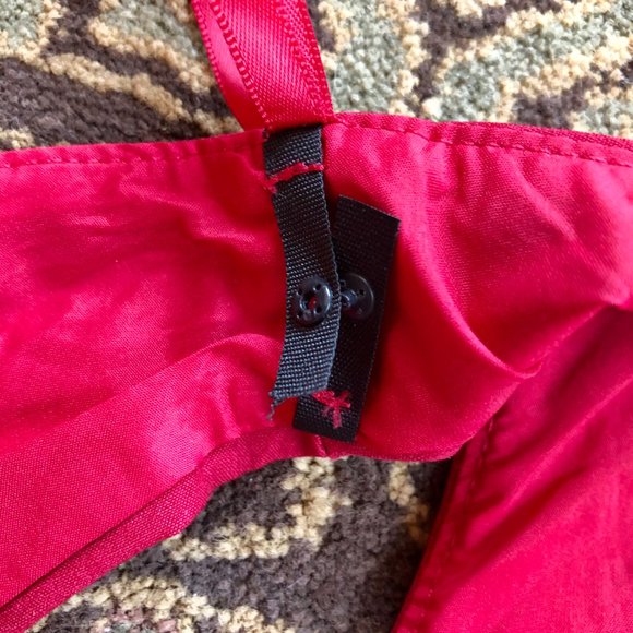 *NWT* Red V-Neck Sleeveless Fitted Dress - Made in Canada - XXS - Picture 11 of 16